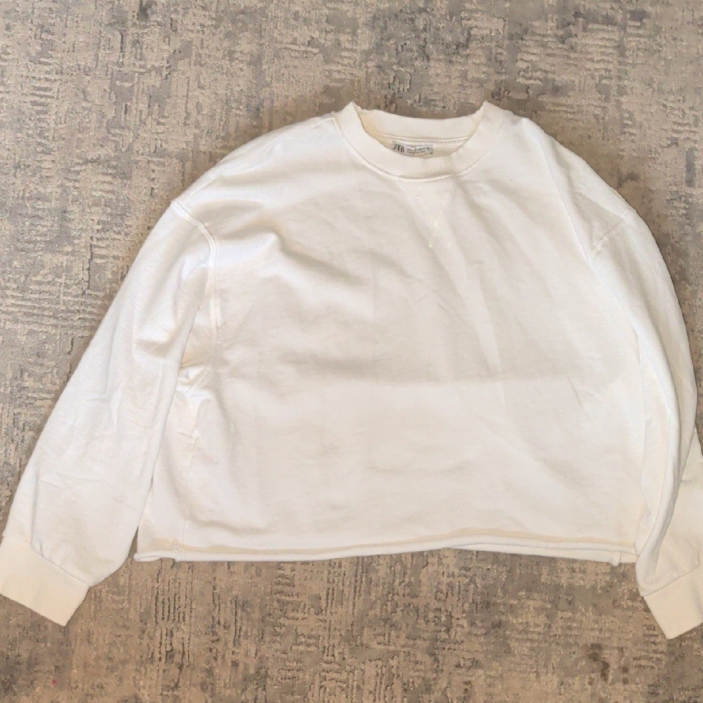 Zara Cream Cropped Sweatshirt